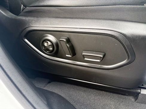 Used 2024 Jeep Grand Cherokee L Limited w/ Luxury Tech Group II image 32