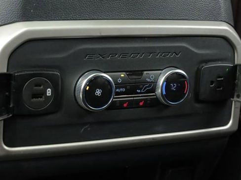 Used 2023 Ford Expedition Limited image 34
