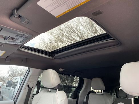 Used 2023 Toyota Sienna XSE w/ XSE Plus Package image 35