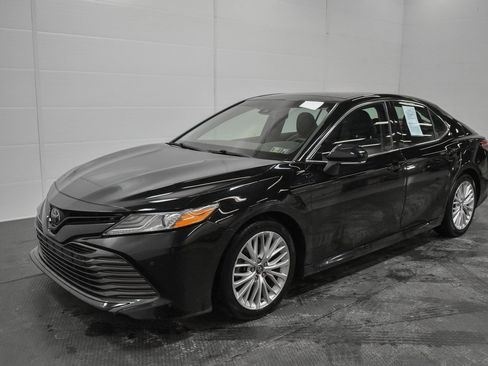 Used 2018 Toyota Camry L image 3