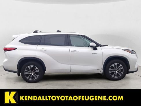 Used 2021 Toyota Highlander XLE image 6
