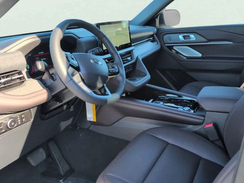 New 2025 Ford Explorer Platinum image 8