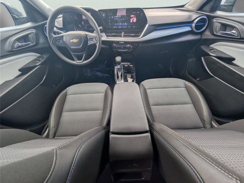 Used 2025 Chevrolet Trax LT image 26