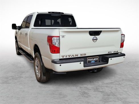 Used 2019 Nissan Titan SV w/ SV Convenience Package image 8