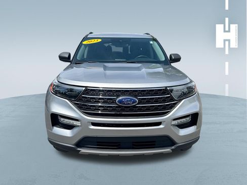 Used 2023 Ford Explorer XLT w/ Equipment Group 202A AWD/4WD image 2