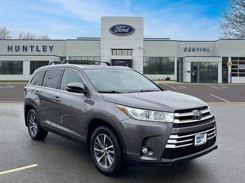 Used 2019 Toyota Highlander XLE image 4