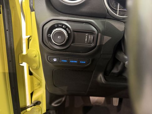 Used 2023 Jeep Wrangler Unlimited Rubicon 4xe w/ Safety Group AWD/4WD image 15