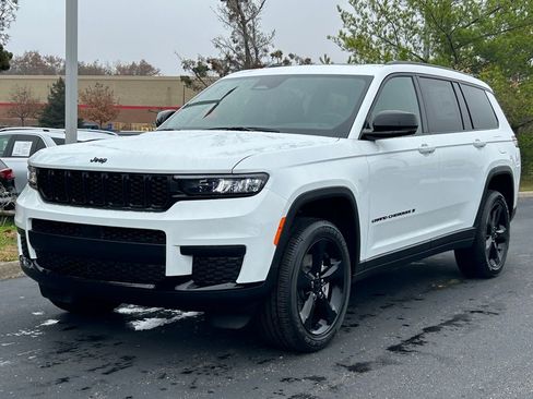 New 2025 Jeep Grand Cherokee L Altitude image 3