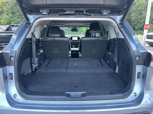 Used 2023 Toyota Highlander XLE image 30