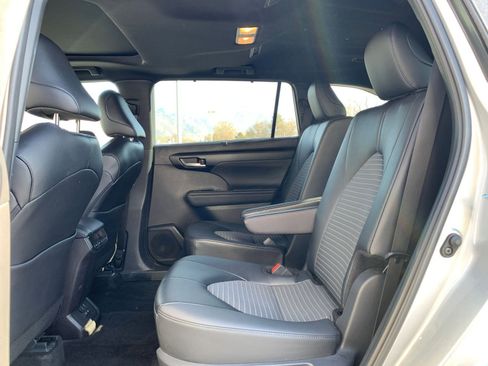 Used 2025 Toyota Highlander XSE image 27