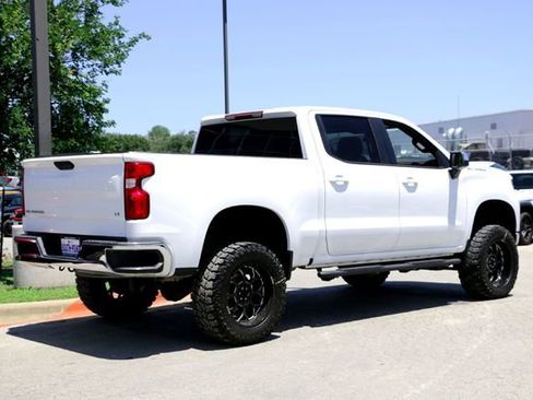 Used 2019 Chevrolet Silverado 1500 LT w/ Convenience Package AWD/4WD image 4