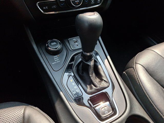 Certified 2019 Jeep Cherokee Limited AWD/4WD image 18