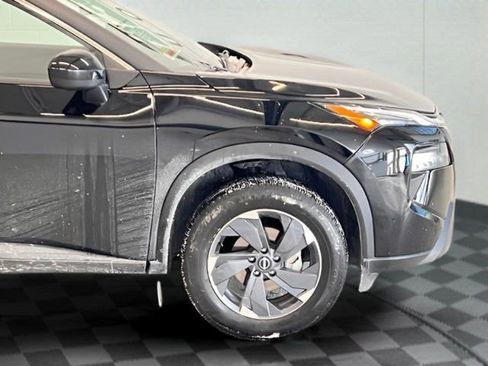 Used 2025 Nissan Rogue SV image 5