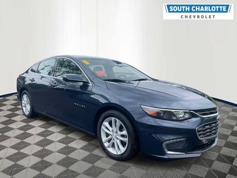 Used 2017 Chevrolet Malibu LT w/ Driver Confidence Package FWD image 3