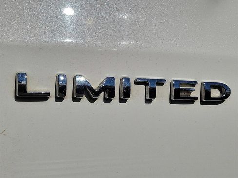 Used 2020 Ford Expedition Limited image 9