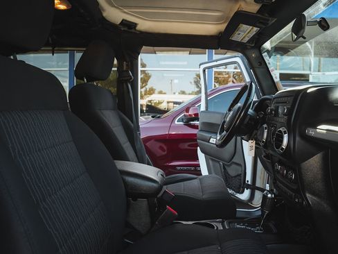 Used 2012 Jeep Wrangler Sahara image 22