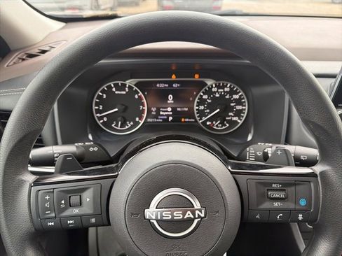 Certified 2022 Nissan Rogue SV image 18