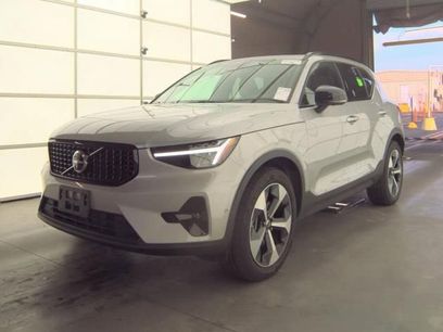 Used 2025 Volvo XC40 B5 Plus