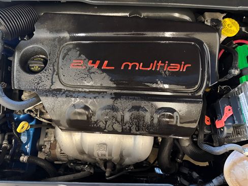 Used 2018 Jeep Compass Latitude w/ Cold Weather Group AWD/4WD image 13