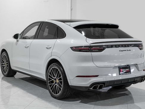 Used 2020 Porsche Cayenne Turbo image 9