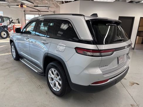 Used 2023 Jeep Grand Cherokee Limited w/ Luxury Tech Group II image 8