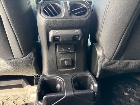 Used 2020 Jeep Wrangler Unlimited Sahara AWD/4WD image 27