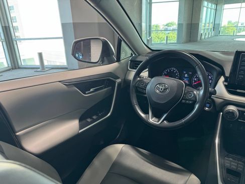 Used 2020 Toyota RAV4 XLE Premium AWD/4WD image 36