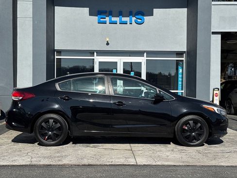 Used 2017 Kia Forte LX w/ LX Popular Package image 2