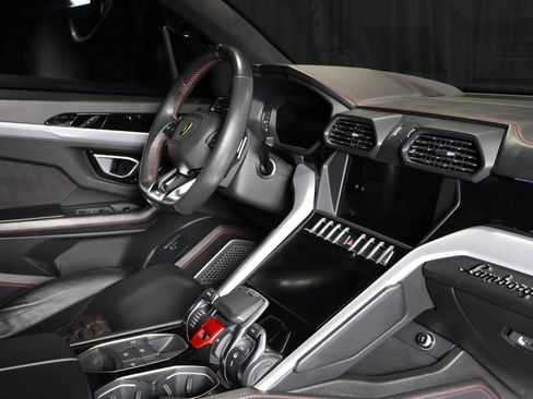 Used 2019 Lamborghini Urus AWD/4WD image 22
