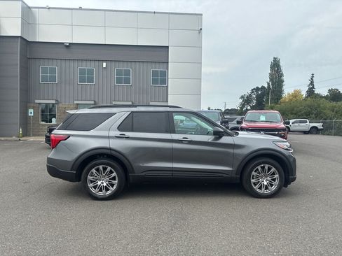 Used 2026 Ford Explorer Active w/ Active Comfort Package AWD/4WD image 9