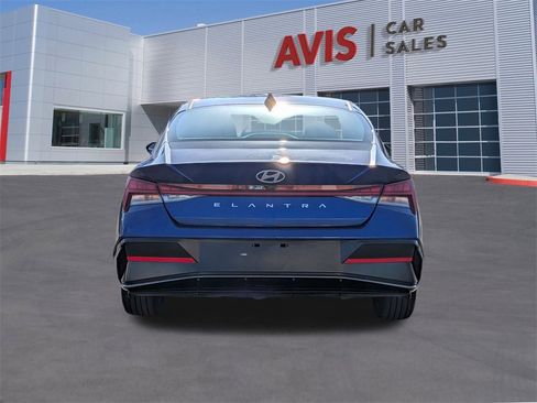 Used 2025 Hyundai Elantra SEL image 7