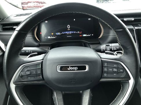 Used 2022 Jeep Grand Cherokee L Limited image 17