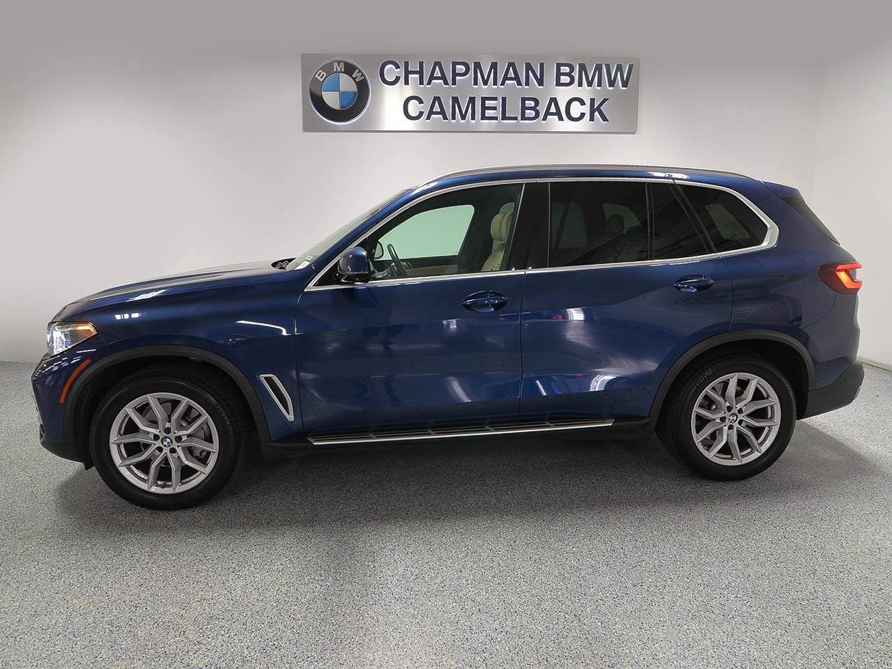 Used 2022 BMW X5 sDrive40i w/ Executive Package RWD image 3