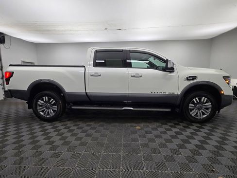 Used 2024 Nissan Titan Platinum Reserve w/ Moonroof Package image 15