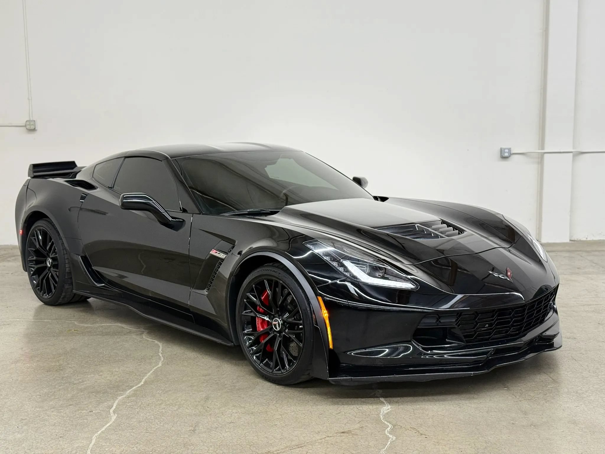 Used 2015 Chevrolet Corvette Z06 w/ 3LZ Preferred Equipment Group RWD image 3