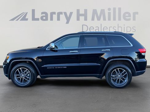 Used 2017 Jeep Grand Cherokee Limited w/ Luxury Group II image 2