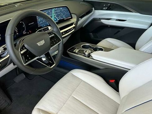 New 2025 Cadillac Lyriq Sport image 10