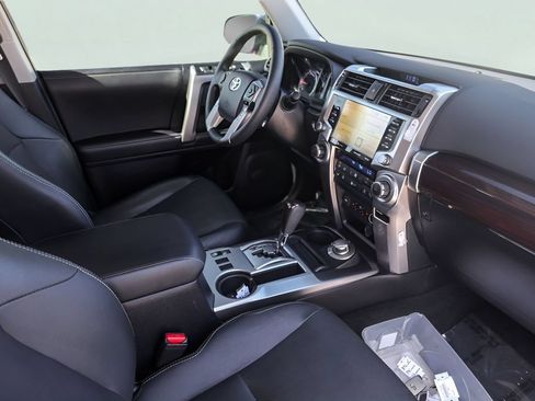 Used 2022 Toyota 4Runner Limited AWD/4WD image 33
