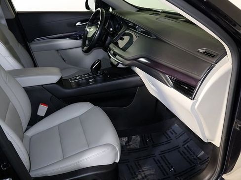 Used 2023 Cadillac XT4 Luxury w/ Cold Weather Package FWD image 32