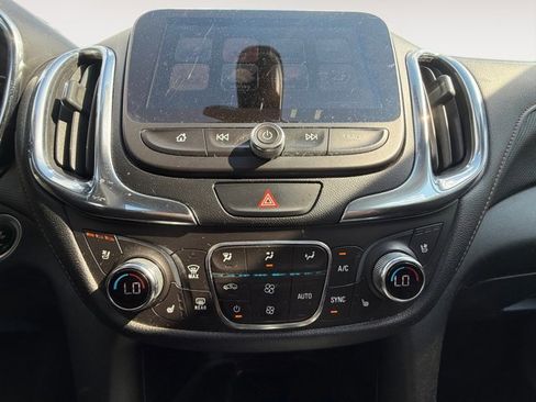 Used 2018 Chevrolet Equinox Premier AWD/4WD image 11
