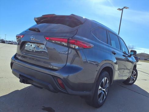 Used 2020 Toyota Highlander XLE image 32