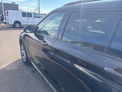 Certified 2023 Ford Explorer XLT w/ Equipment Group 202A image 4