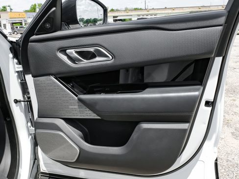 Used 2018 Land Rover Range Rover Velar R-Dynamic SE image 38