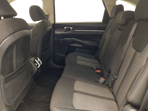 Used 2023 Kia Sorento LX FWD image 18
