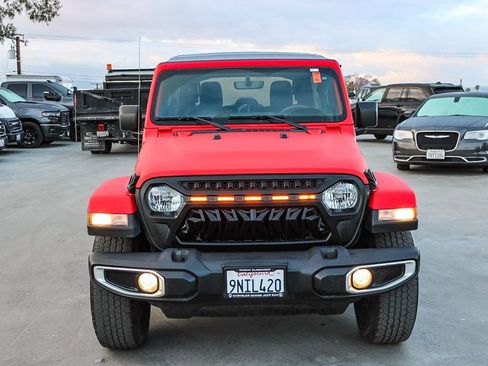 Used 2021 Jeep Wrangler Unlimited Sahara AWD/4WD image 3