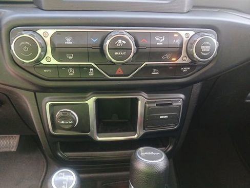 Used 2023 Jeep Gladiator Sport AWD/4WD image 31