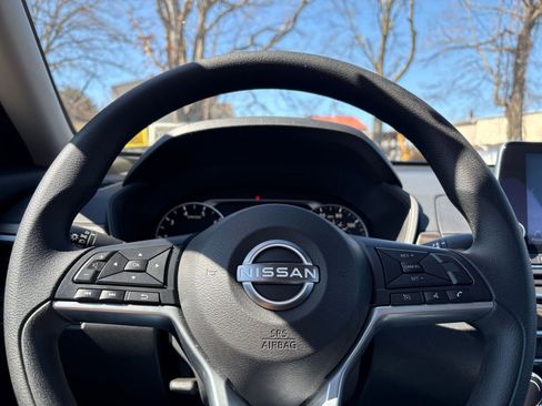 Used 2025 Nissan Altima 2.5 SV image 25