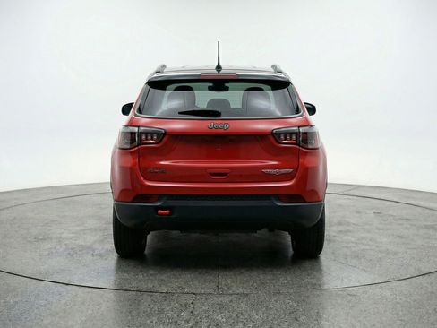 Used 2025 Jeep Compass Trailhawk AWD/4WD image 7