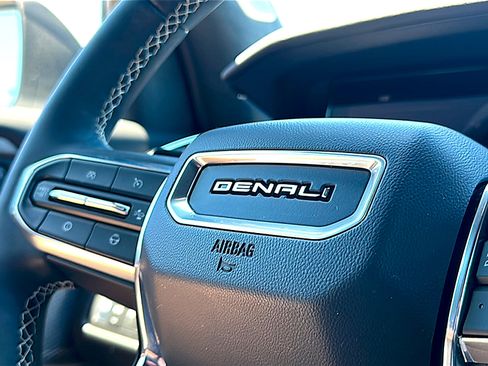 Used 2026 GMC Acadia Denali Ultimate FWD image 32