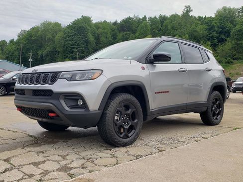 Used 2023 Jeep Compass Trailhawk w/ Trailhawk Convenience Group AWD/4WD image 8